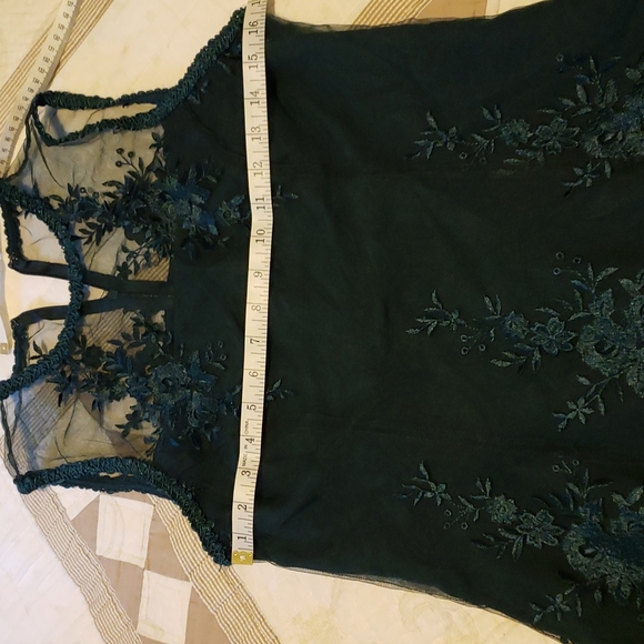 Like new stunning forest green dress.lace detail throughout - Picture 7 of 16